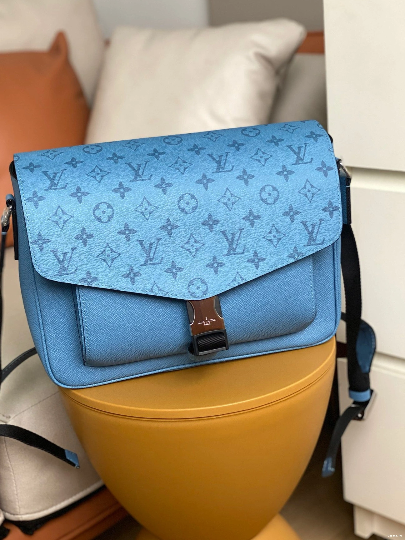 VUITTON NEW MESSENGER LOUIS 0118
